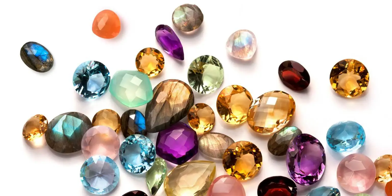 La Diferencia Entre Cristales Y Piedras Preciosas